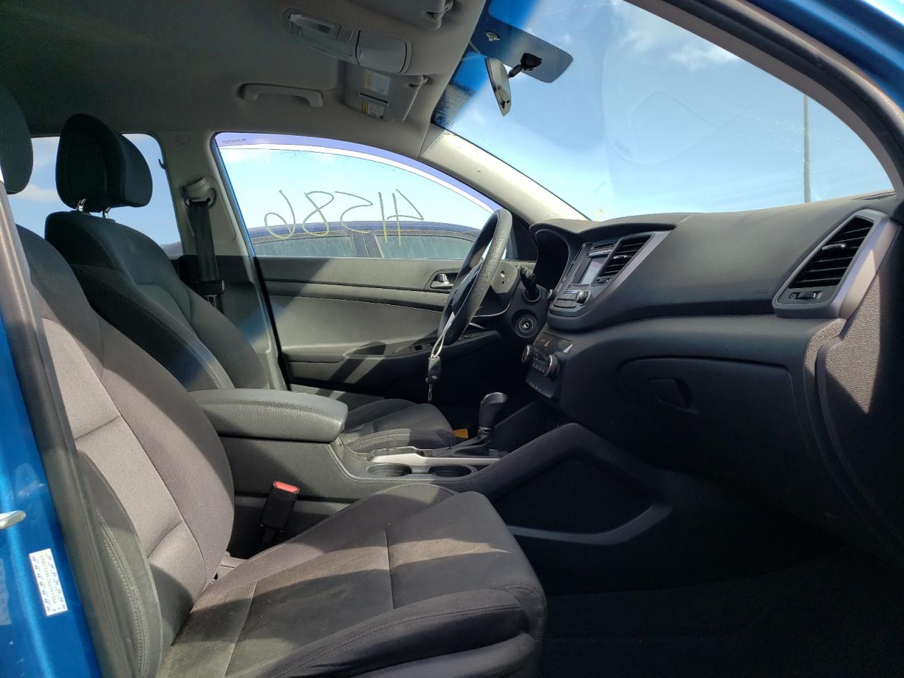 Photo 5 from auction – 2016 HYUNDAI TUCSON with VIN KM8J33A47GU141564