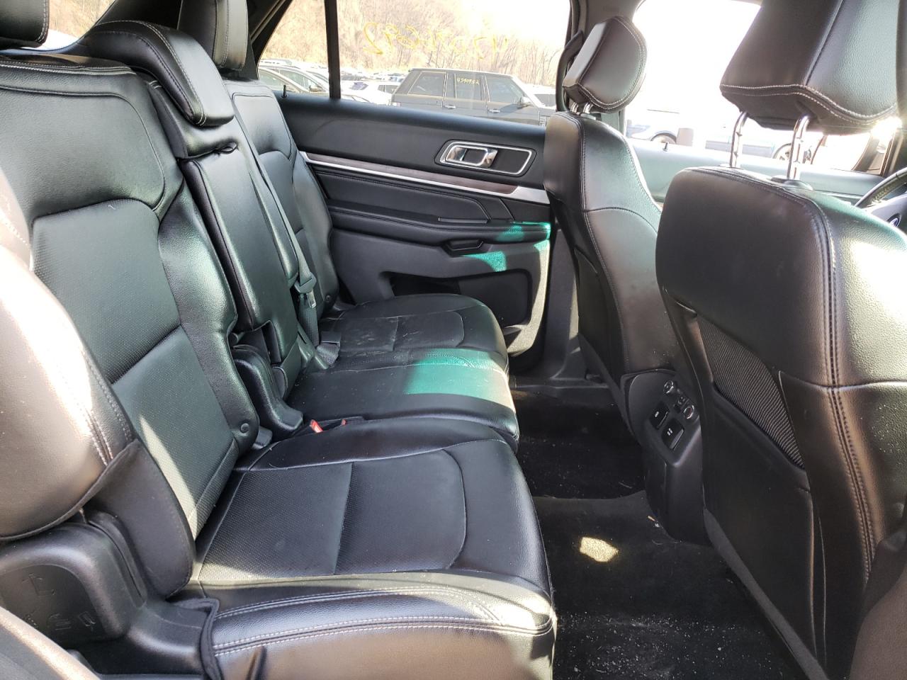 Photo 6 from auction – 2016 FORD EXPLORER L with VIN 1FM5K8F8XGGB27640
