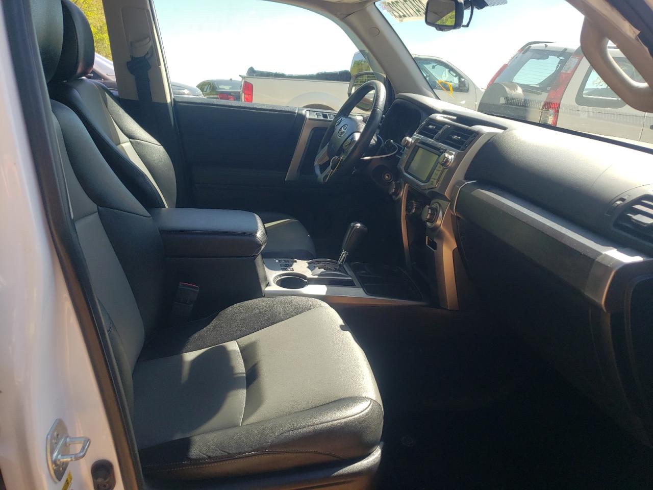 Photo 5 from auction – 2016 TOYOTA 4RUNNER SR with VIN JTEZU5JR3G5131311
