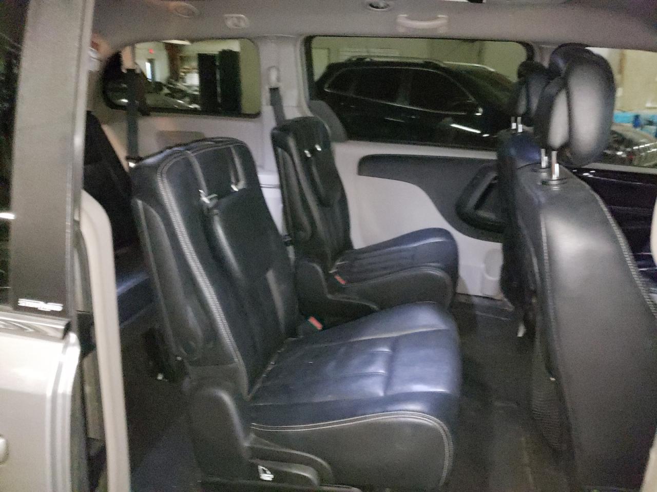 Photo 6 from auction – 2013 CHRYSLER TOWN & COU with VIN 2C4RC1BGXDR657933