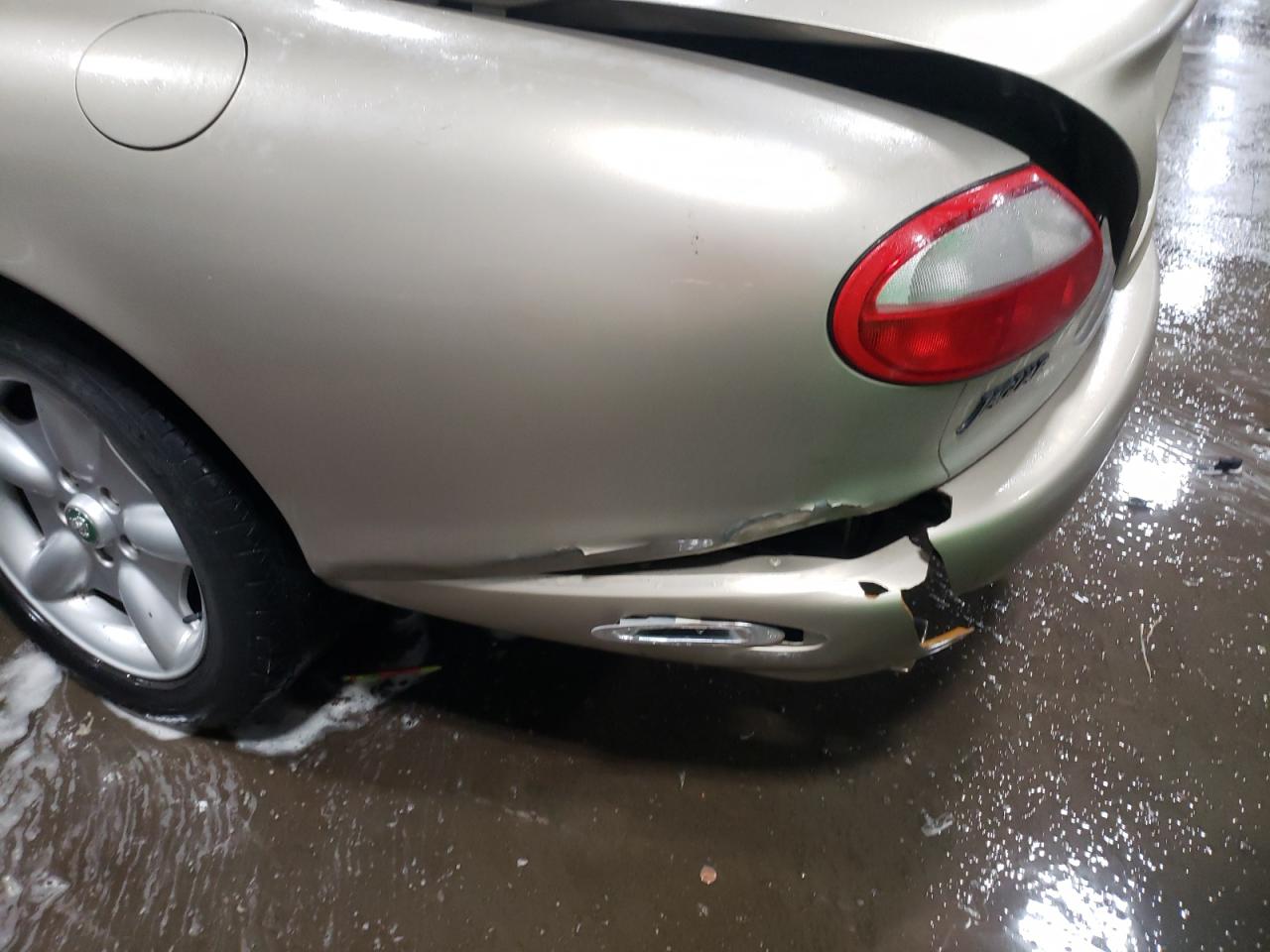 Photo 9 from auction – 1997 JAGUAR XK8 with VIN SAJGX2742VC012527