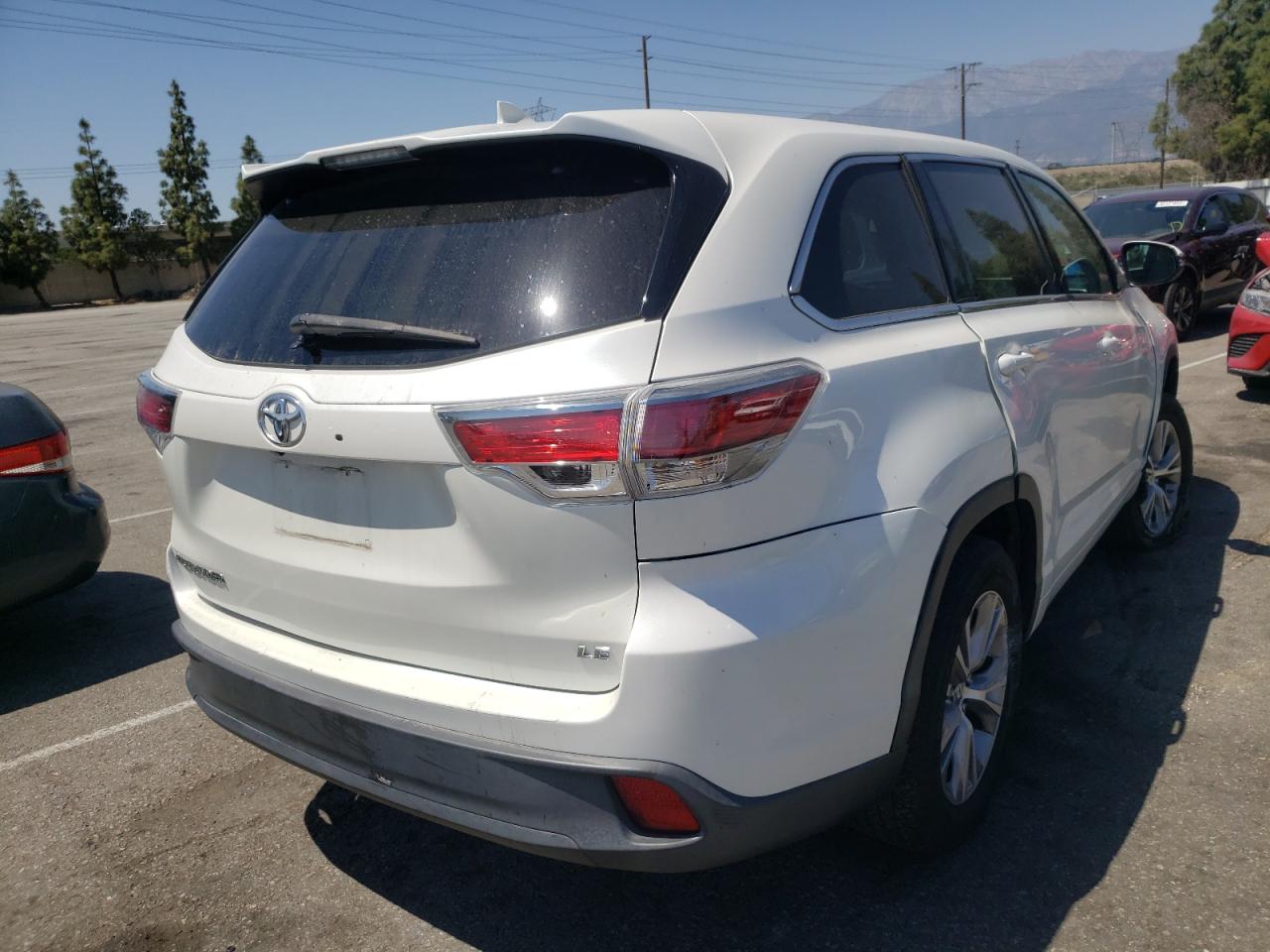Photo 4 from auction – 2015 TOYOTA HIGHLANDER with VIN 5TDZKRFH0FS080764
