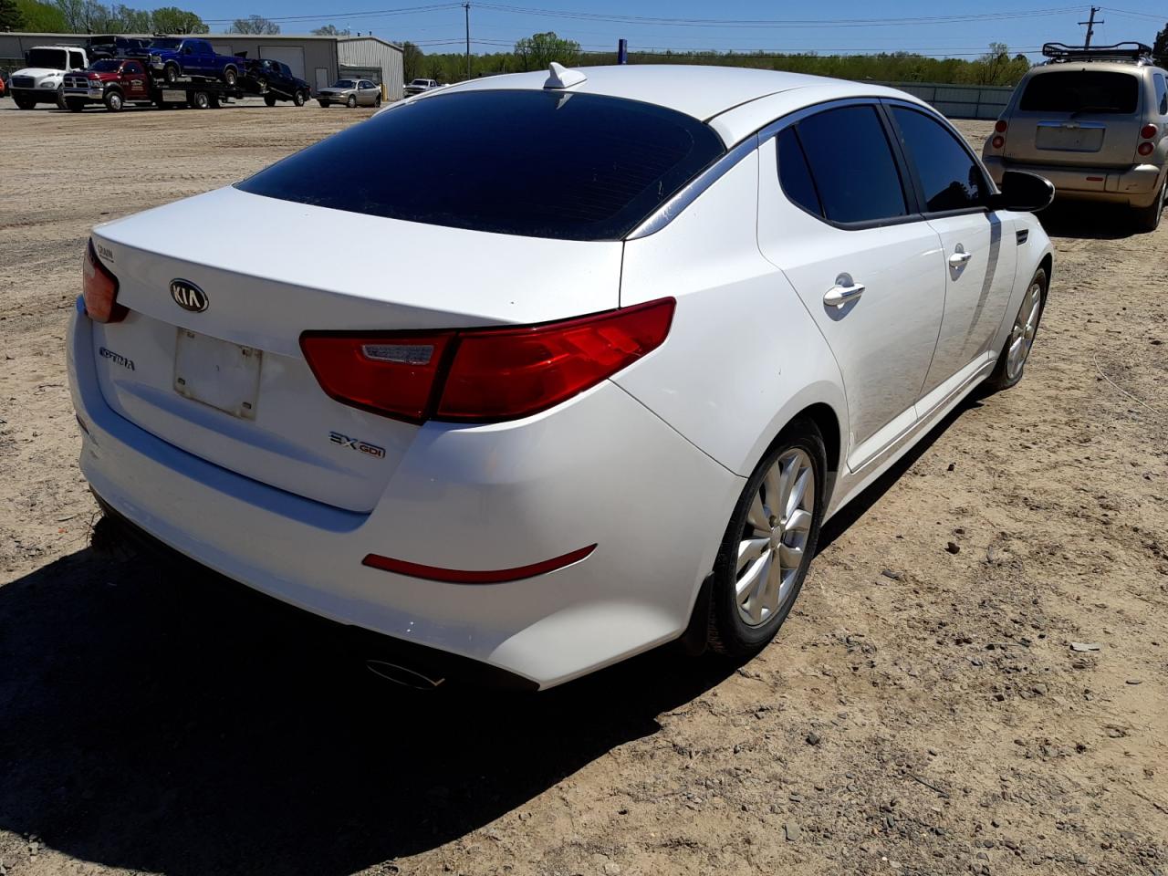 Photo 4 from auction – 2015 KIA OPTIMA EX with VIN 5XXGN4A74FG377909