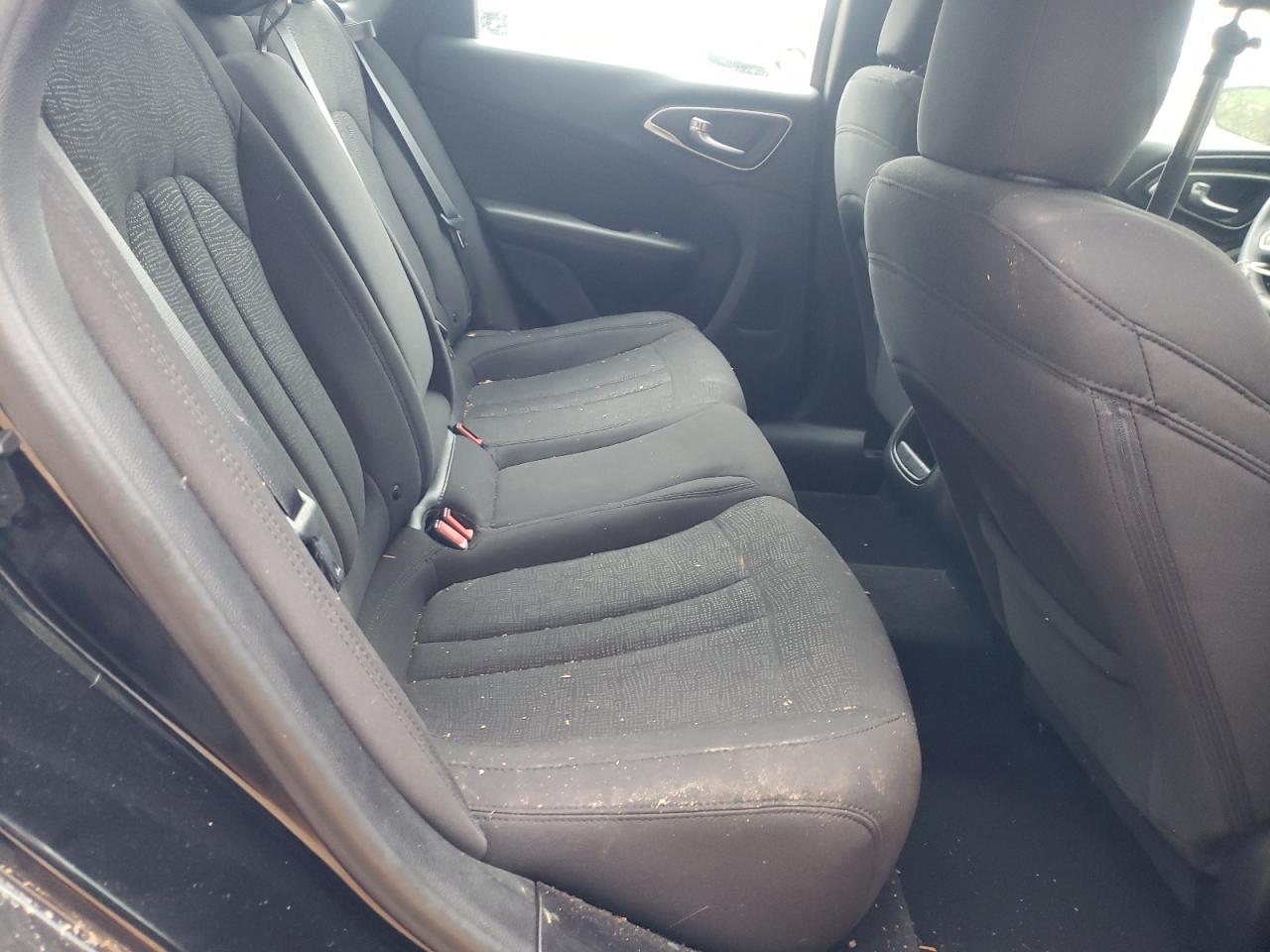 Photo 6 from auction – 2015 CHRYSLER 200 LIMITE with VIN 1C3CCCAB1FN562043