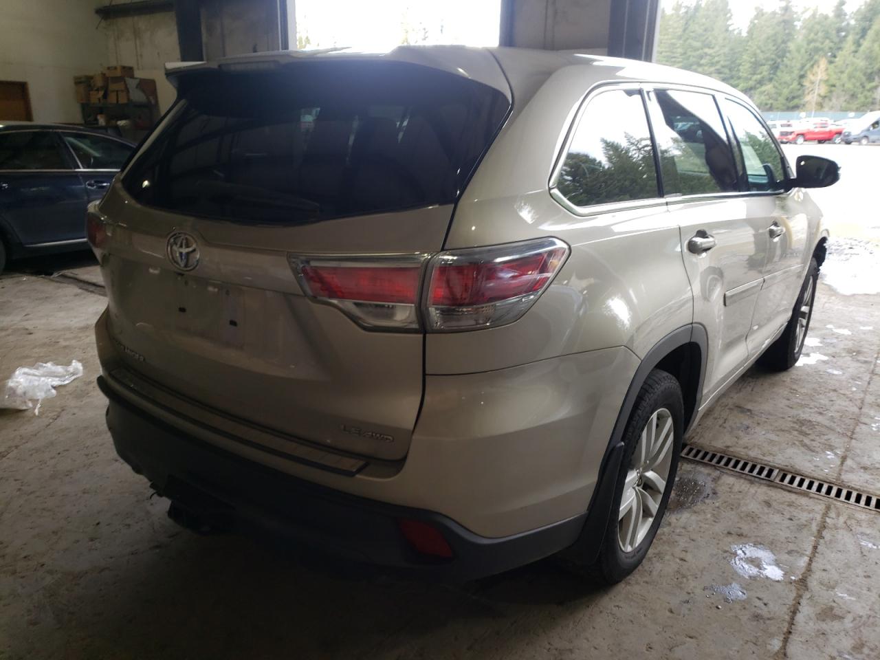 Photo 4 from auction – 2014 TOYOTA HIGHLANDER with VIN 5TDBKRFH7ES033618