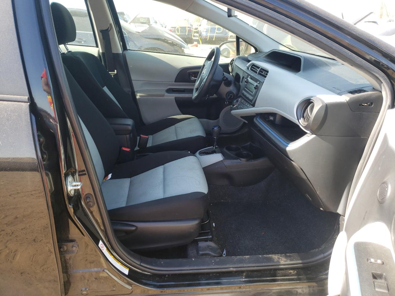 Photo 5 from auction – 2012 TOYOTA PRIUS C with VIN JTDKDTB33C1511285