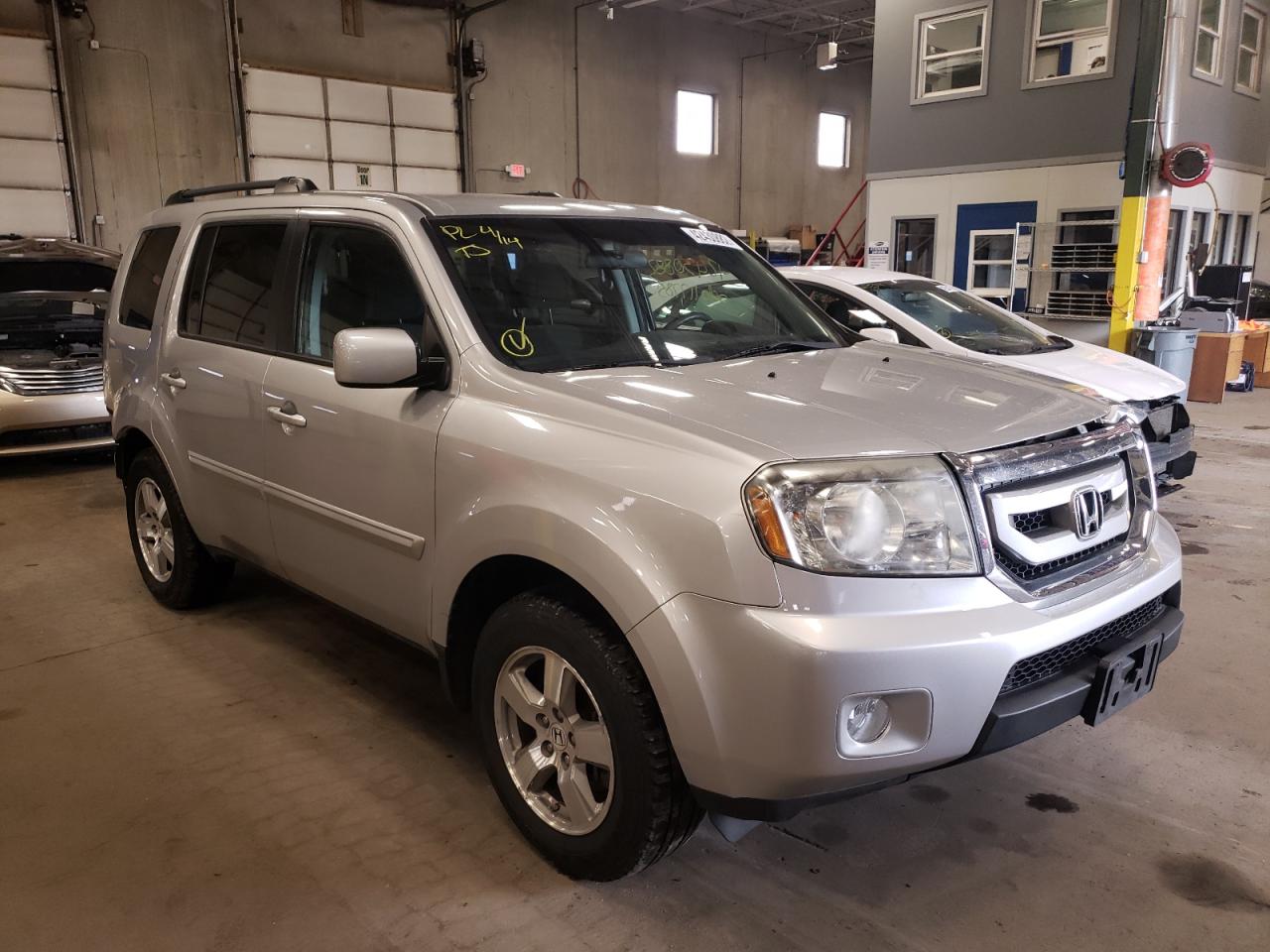 HONDA PILOT 2011 with VIN 5FNYF4H49BB075199 - Photo from auction