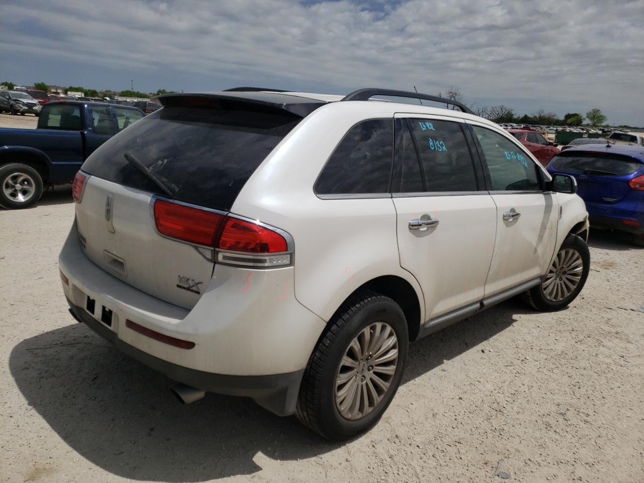 Photo 4 from auction – 2011 LINCOLN MKX with VIN 2LMDJ6JK2BBJ31563