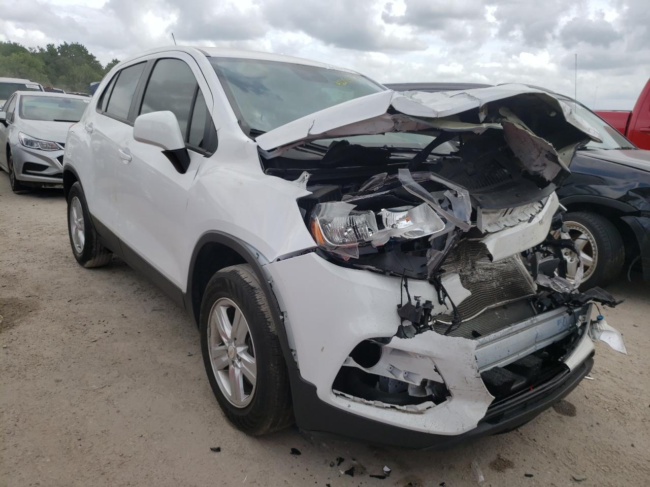 CHEVROLET TRAX LS 2019 with VIN 3GNCJKSB7KL335919 - Photo from auction