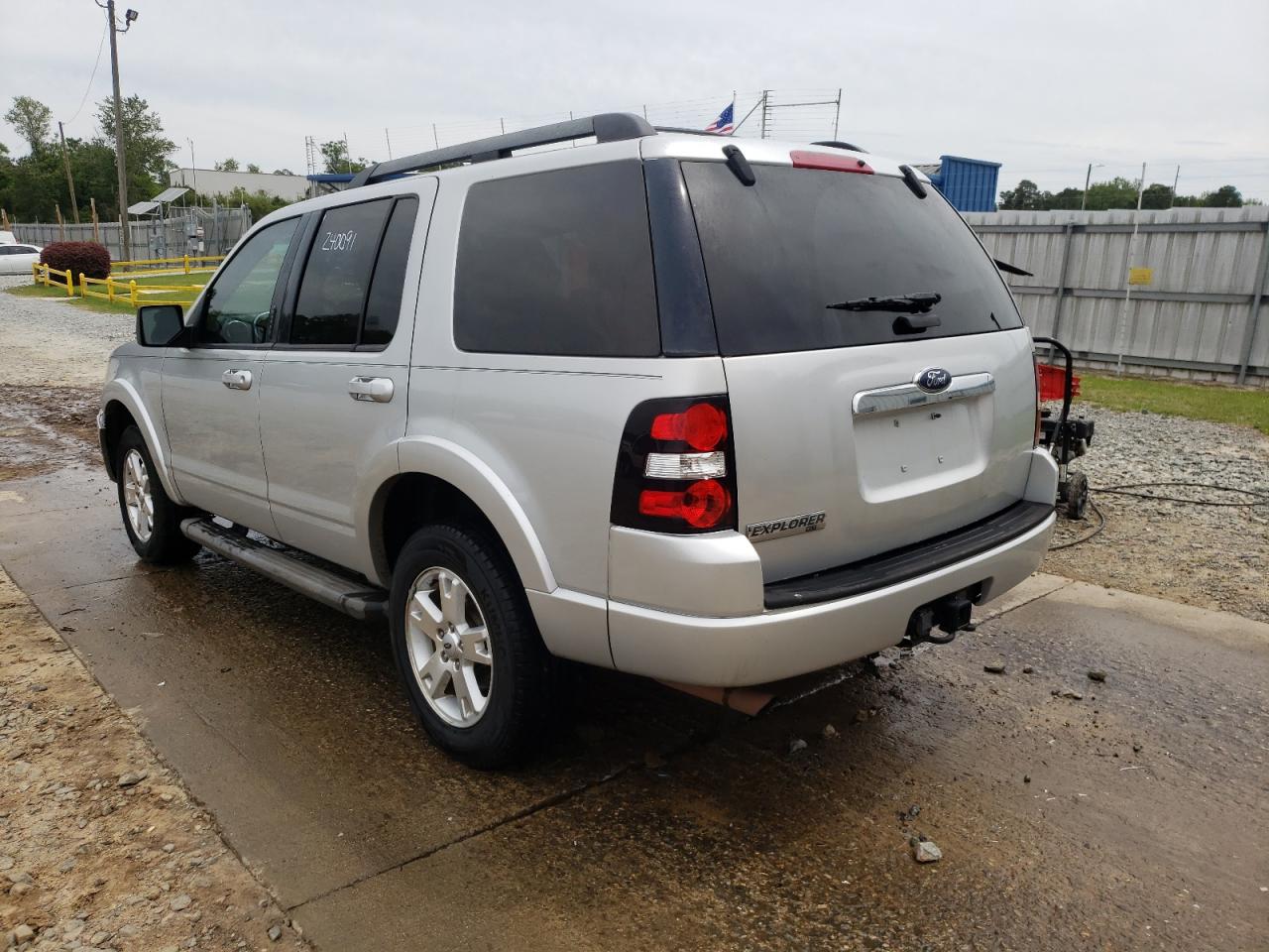 Photo 3 from auction – 2010 FORD EXPLORER X with VIN 1FMEU6DE1AUA19231