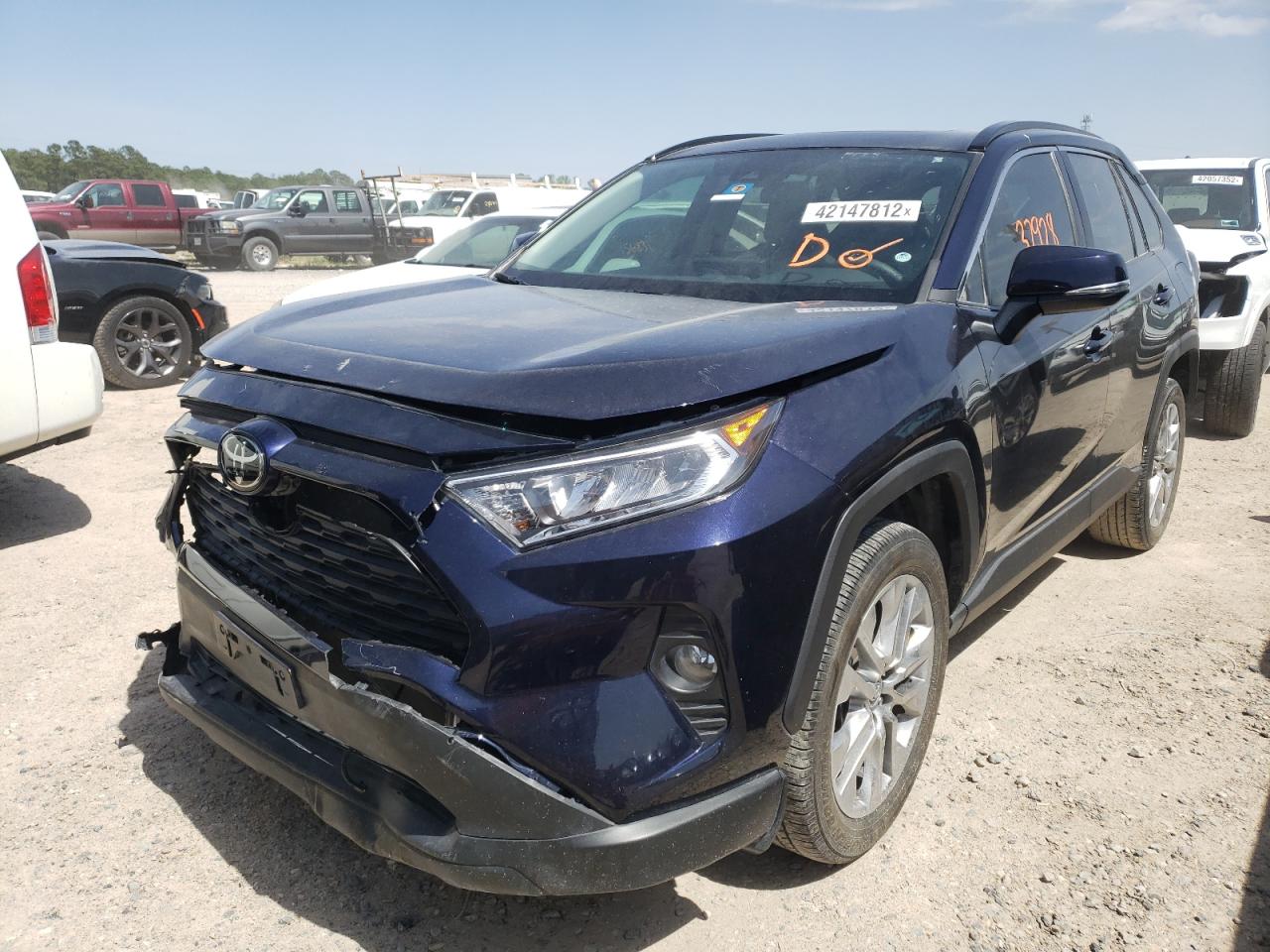 Photo 2 from auction – 2019 TOYOTA RAV4 XLE P with VIN 2T3C1RFVXKC022959