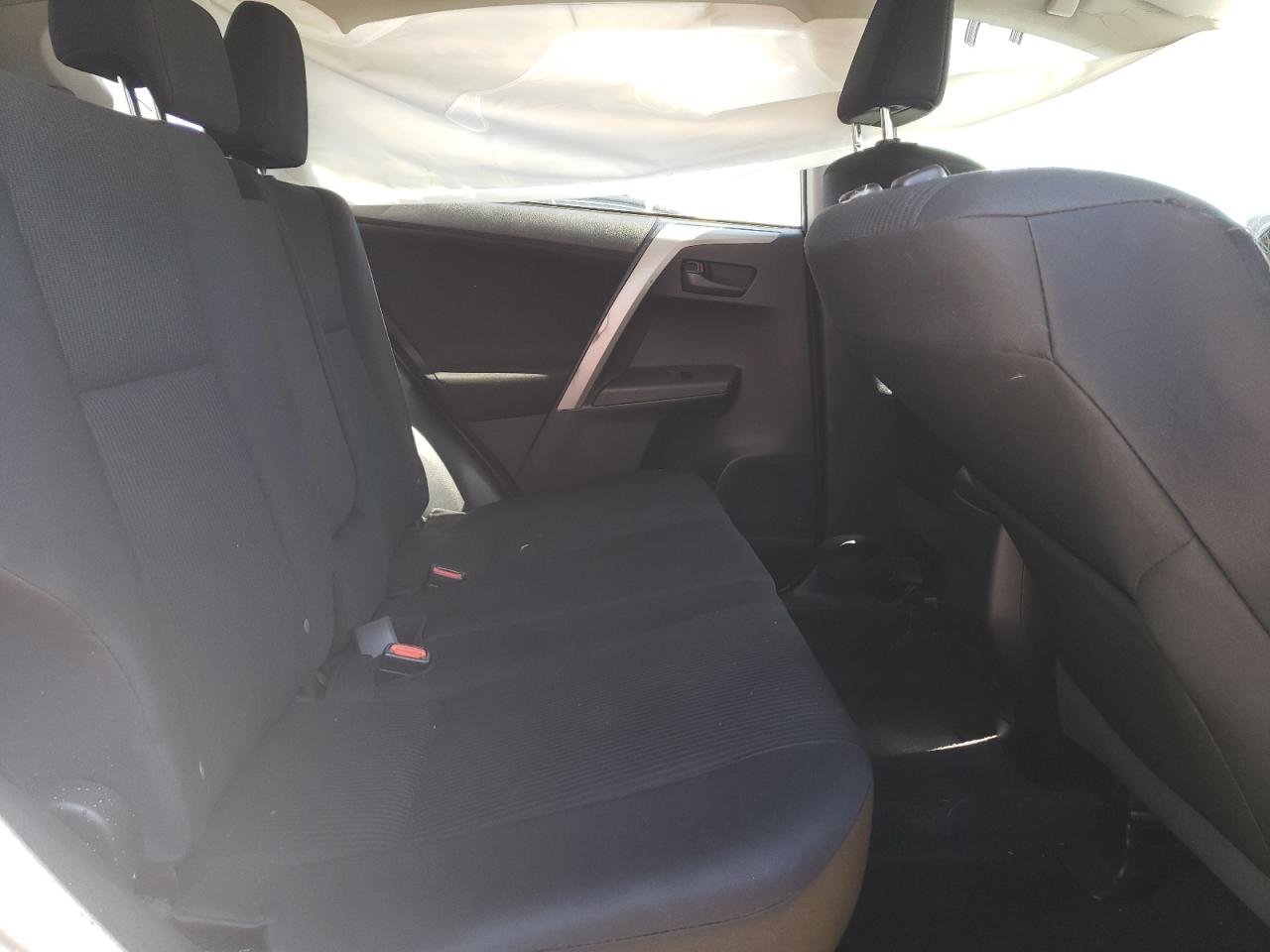 Photo 6 from auction – 2017 TOYOTA RAV4 LE with VIN 2T3BFREV1HW585694