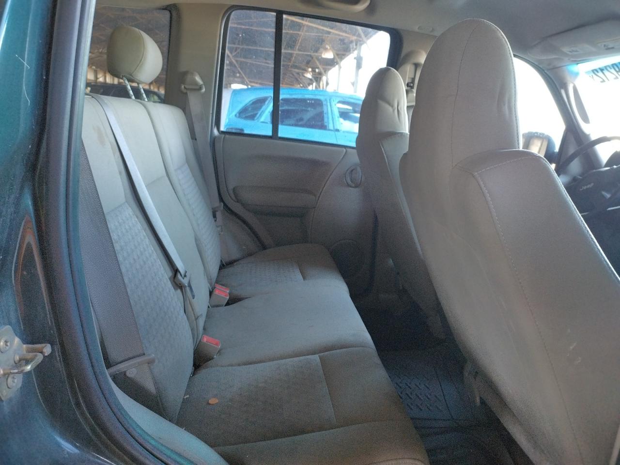 Photo 6 from auction – 2005 JEEP LIBERTY with VIN 1J8GK48K15W594536