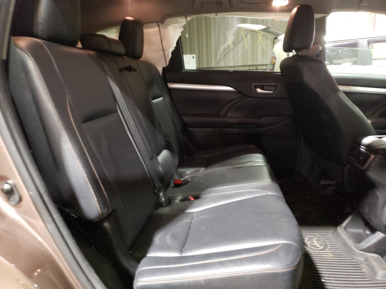 Zdjęcie 6 z aukcji – 2017 TOYOTA HIGHLANDER z VIN 5TDJZRFH8HS446031