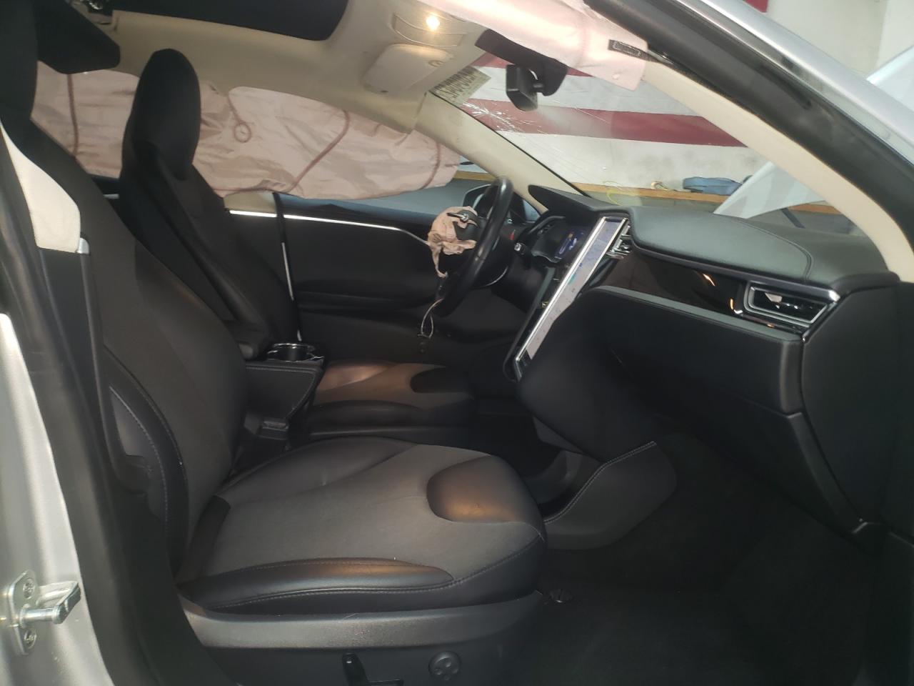 Photo 5 from auction – 2015 TESLA MODEL S 85 with VIN 5YJSA1H28FF081244