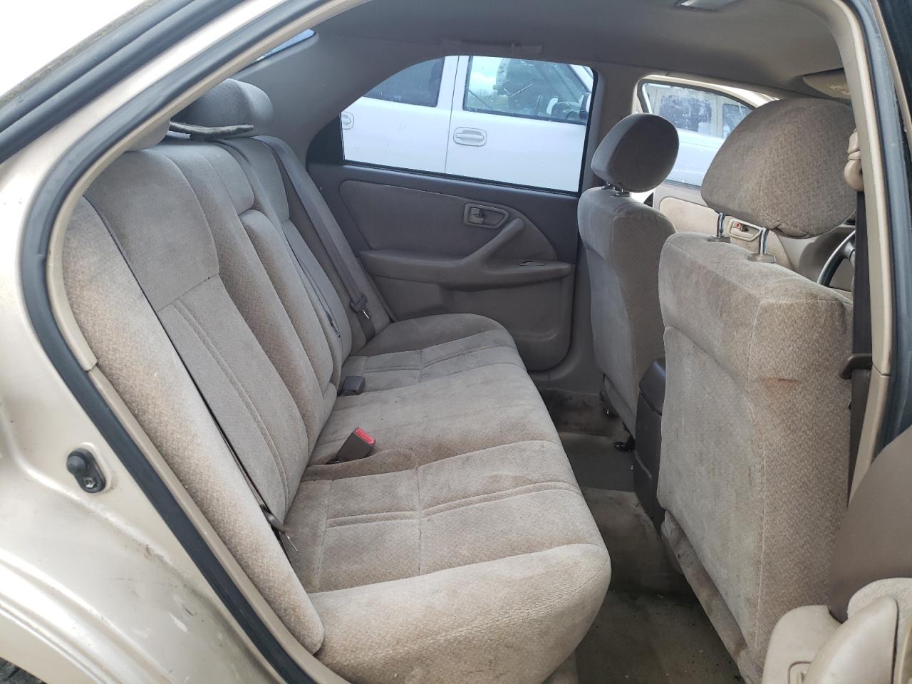 Photo 6 from auction – 2000 TOYOTA CAMRY CE with VIN 4T1BG22K7YU932582