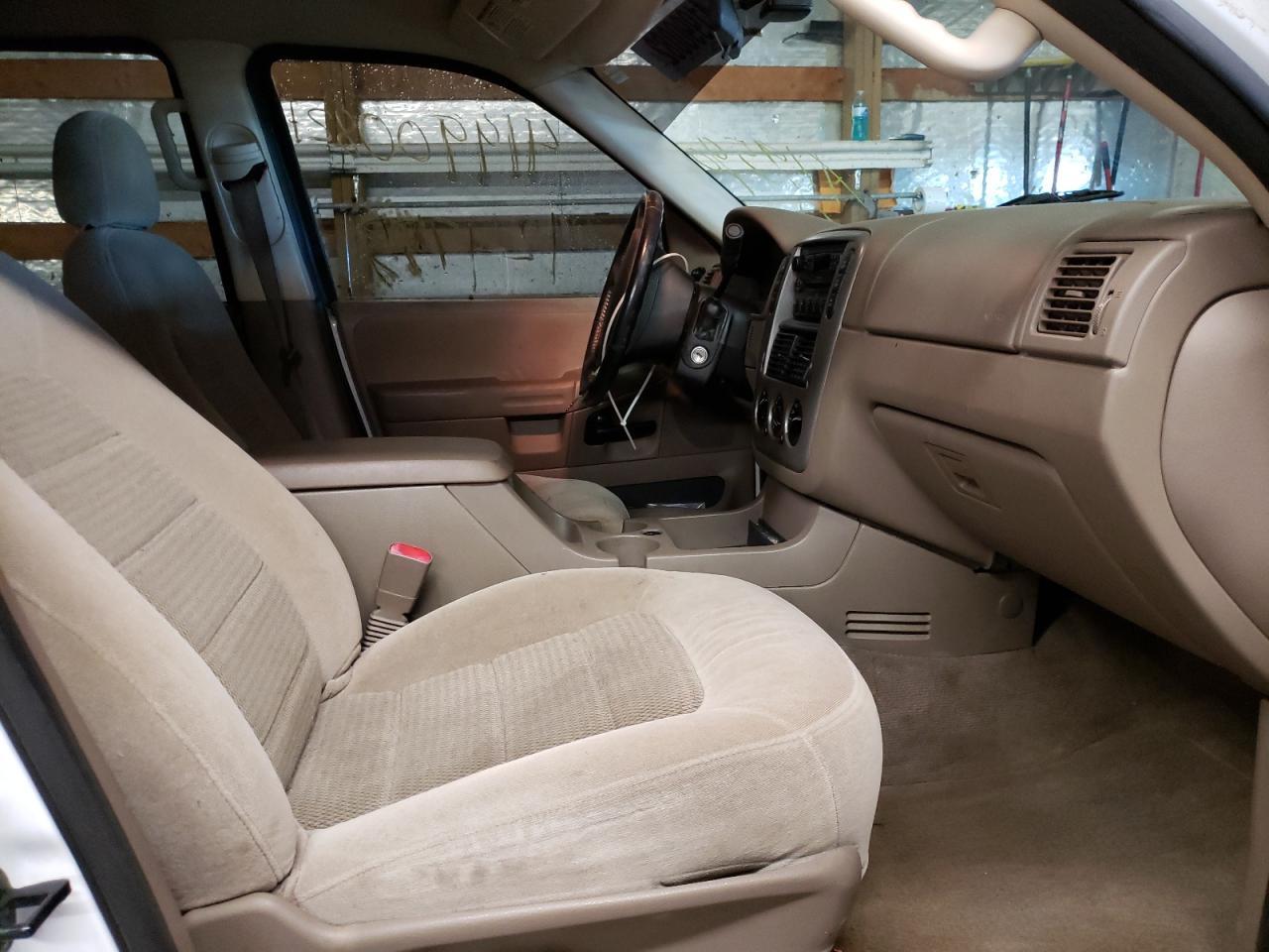 Photo 5 from auction – 2005 FORD EXPLORER X with VIN 1FMZU73E55ZA19590