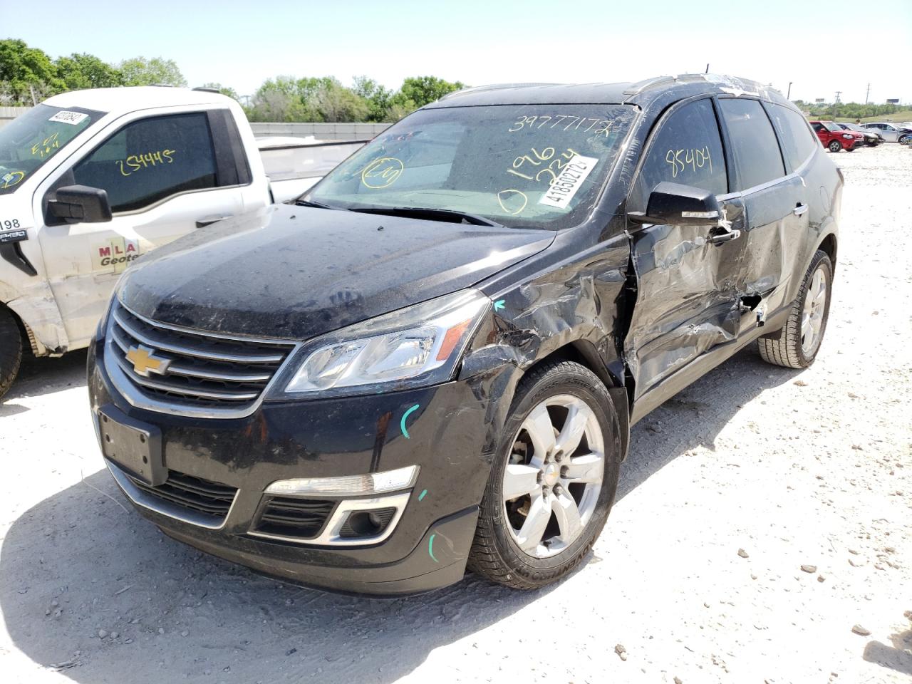 Photo 2 from auction – 2017 CHEVROLET TRAVERSE L with VIN 1GNKRGKD9HJ196234