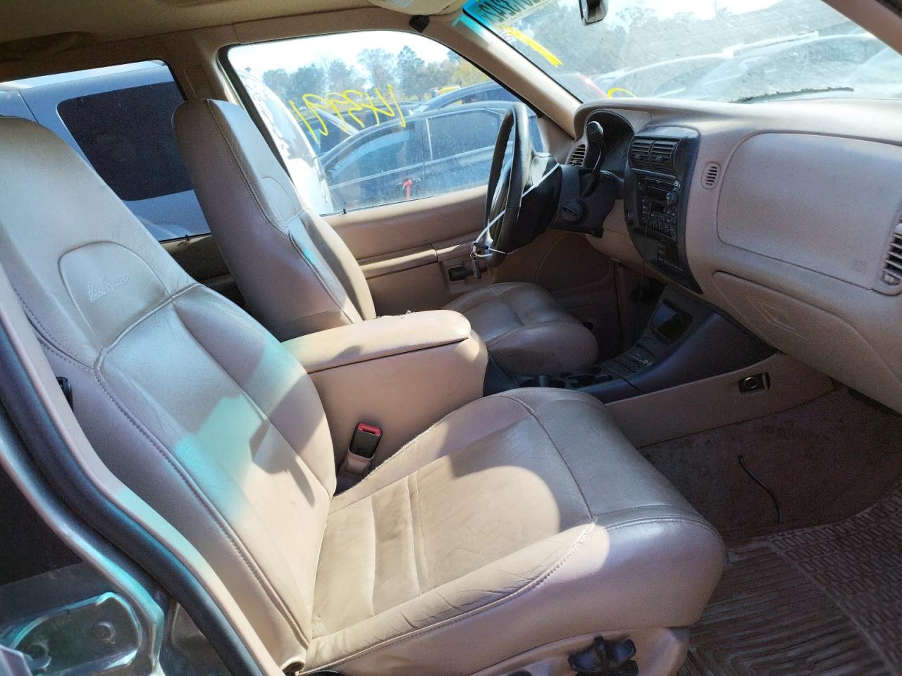 Photo 5 from auction – 1999 FORD EXPLORER with VIN 1FMZU35P2XZA62035