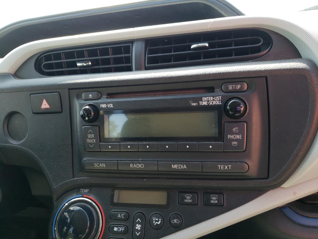 Photo 9 from auction – 2012 TOYOTA PRIUS C with VIN JTDKDTB39C1510500