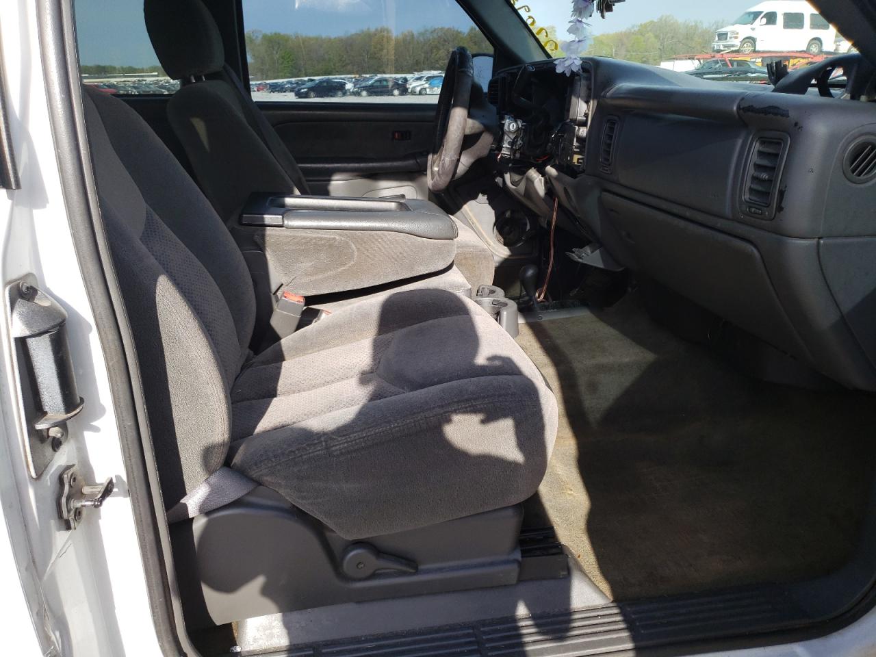 Photo 5 from auction – 2003 CHEVROLET SILVERADO with VIN 2GCEK19V931166384