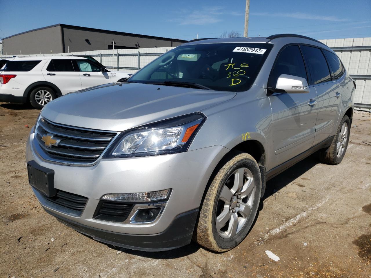 Photo 2 from auction – 2017 CHEVROLET TRAVERSE with VIN 1GNKRGKDXHJ318082