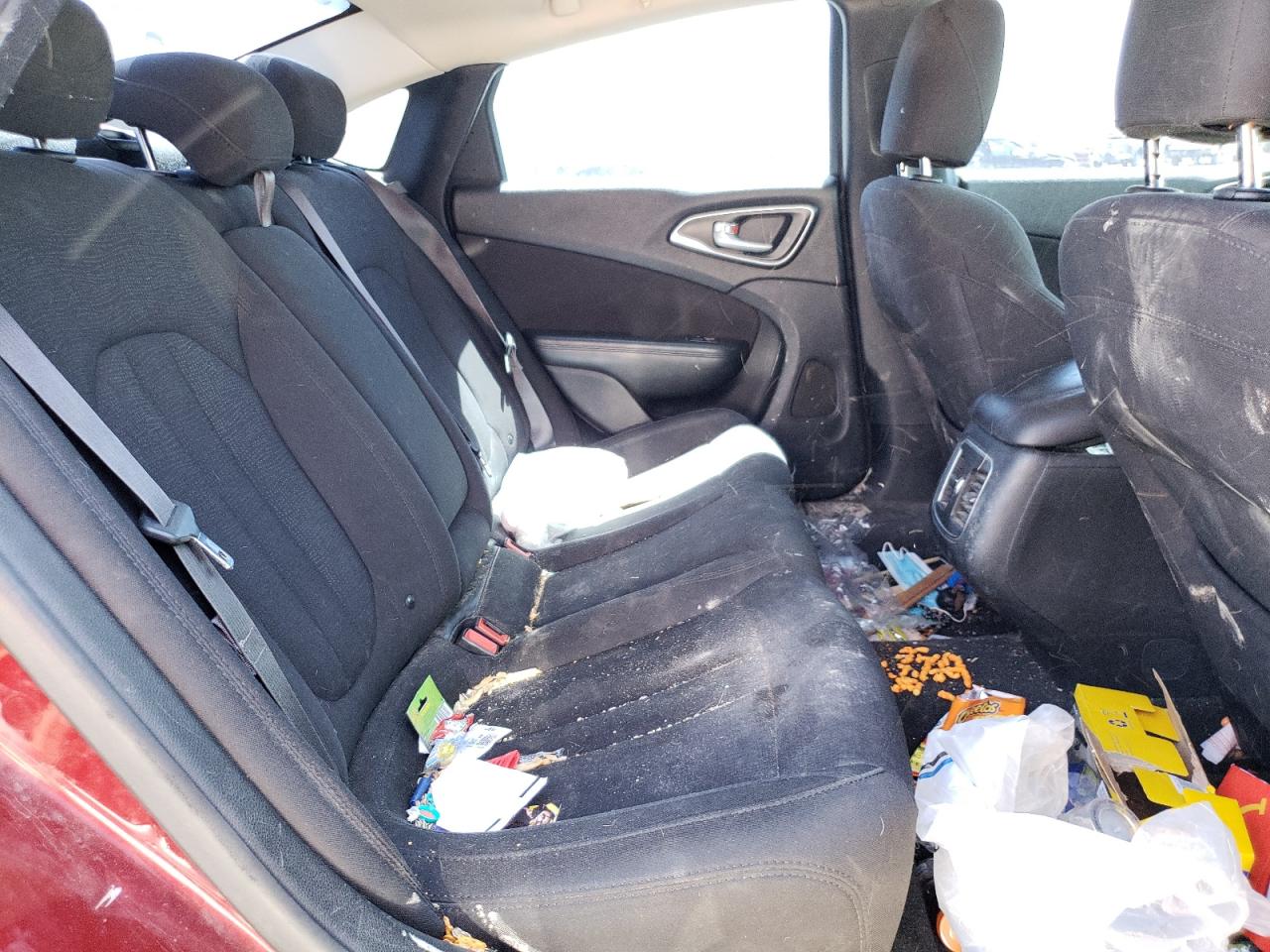 Photo 6 from auction – 2015 CHRYSLER 200 LIMITE with VIN 1C3CCCABXFN528294