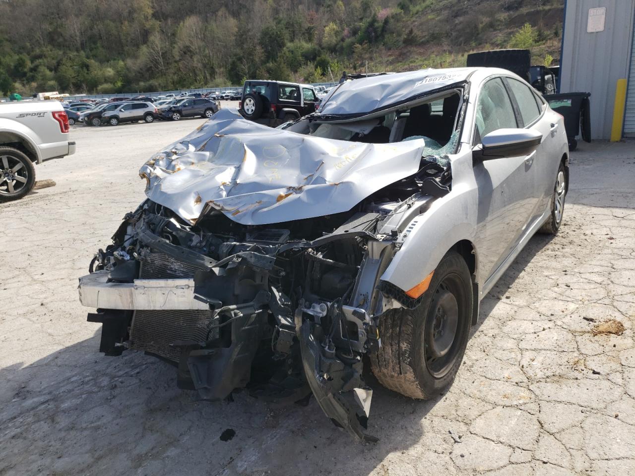 Photo 2 from auction – 2016 HONDA CIVIC LX with VIN 19XFC2F52GE051159