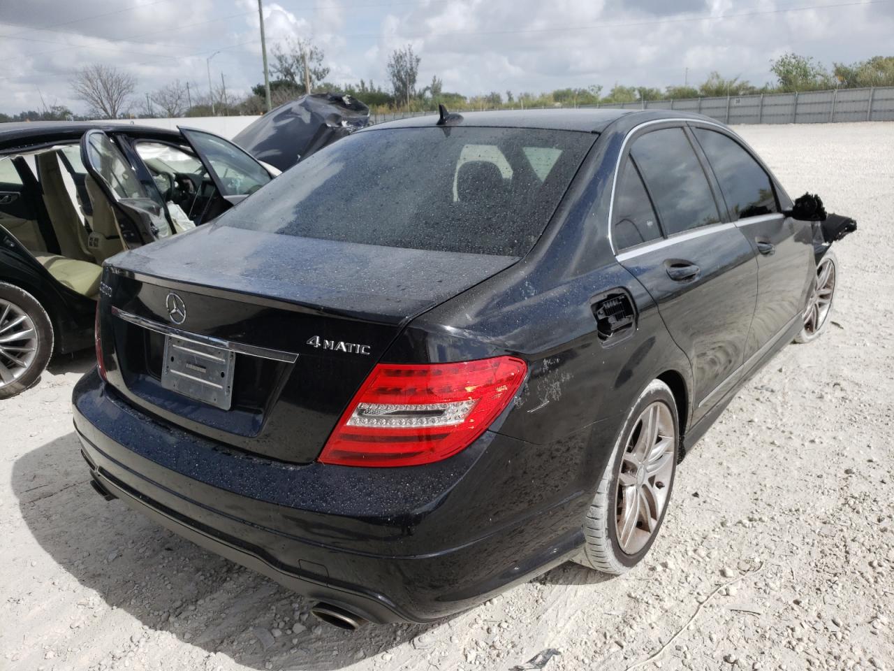 Photo 4 from auction – 2012 MERCEDES-BENZ C 300 4MAT with VIN WDDGF8BB5CF861692