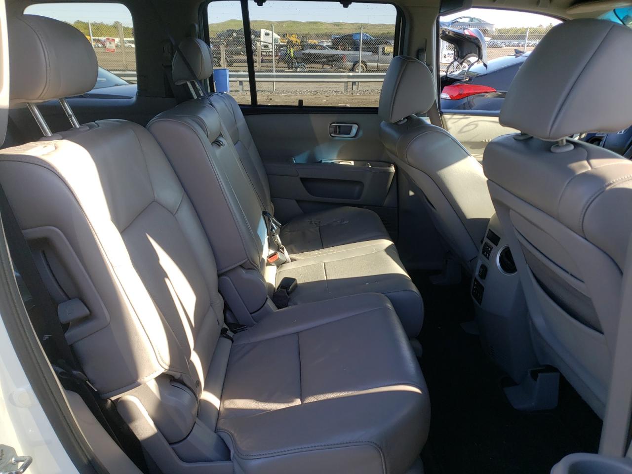 Photo 6 from auction – 2010 HONDA PILOT TOUR with VIN 5FNYF3H94AB001290