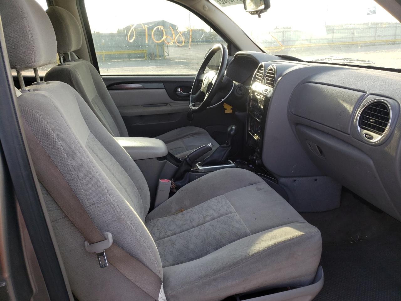 Photo 5 from auction – 2005 GMC ENVOY with VIN 1GKDT13SX52332183