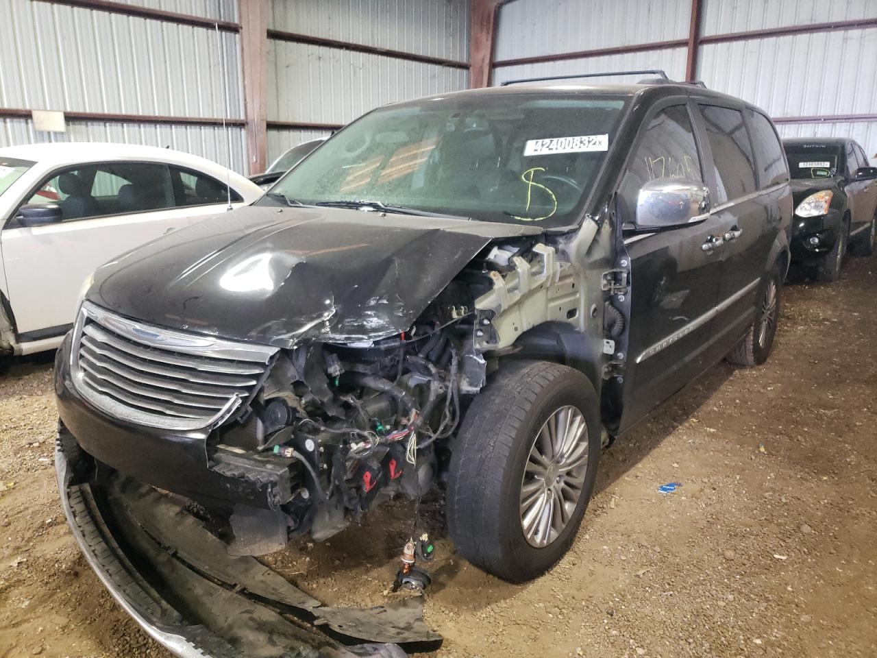 Photo 2 from auction – 2013 CHRYSLER TOWN & COU with VIN 2C4RC1CG4DR778732