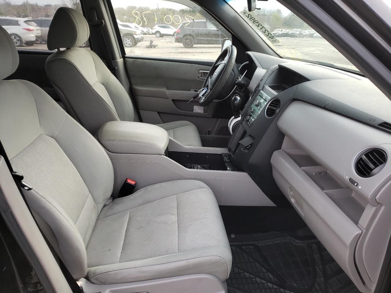 Photo 5 from auction – 2011 HONDA PILOT LX with VIN 5FNYF4H2XBB054165