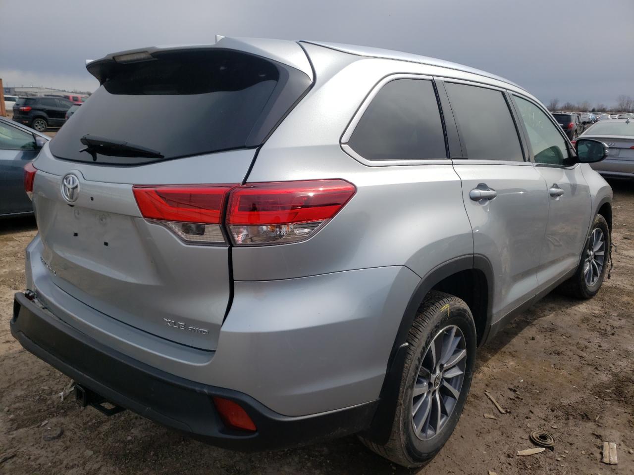 Photo 4 from auction – 2019 TOYOTA HIGHLANDER with VIN 5TDJZRFH2KS625947