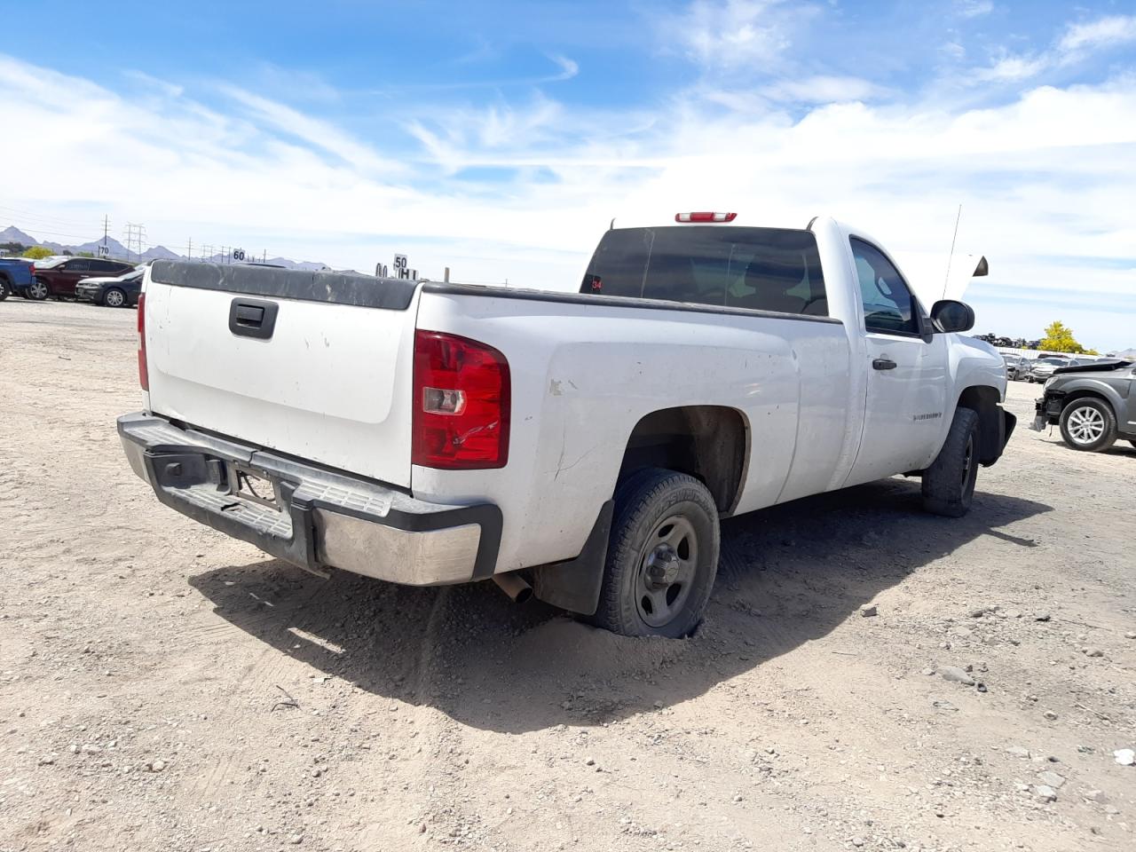 Photo 4 from auction – 2007 CHEVROLET SILVERADO with VIN 1GCEC14XX7Z637901