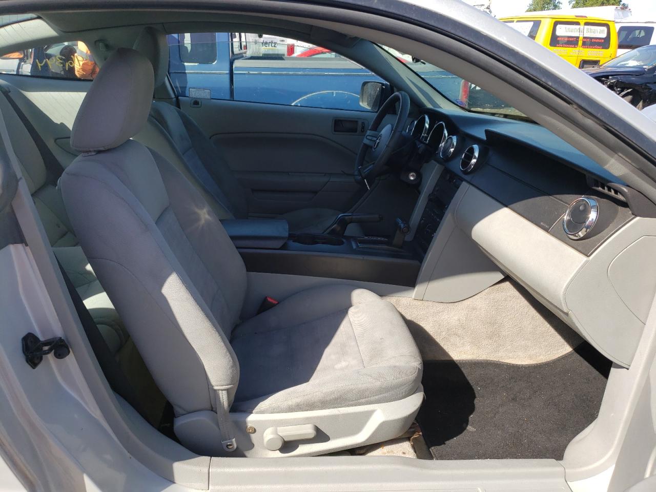 Photo 5 from auction – 2005 FORD MUSTANG with VIN 1ZVFT80N955210843