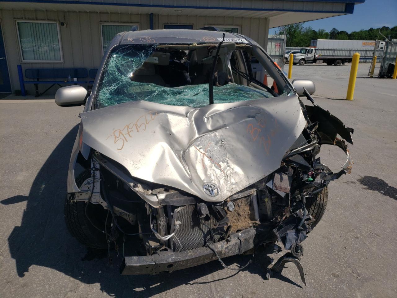 Photo 9 from auction – 2016 TOYOTA SIENNA LE with VIN 5TDJK3DC6GS142719