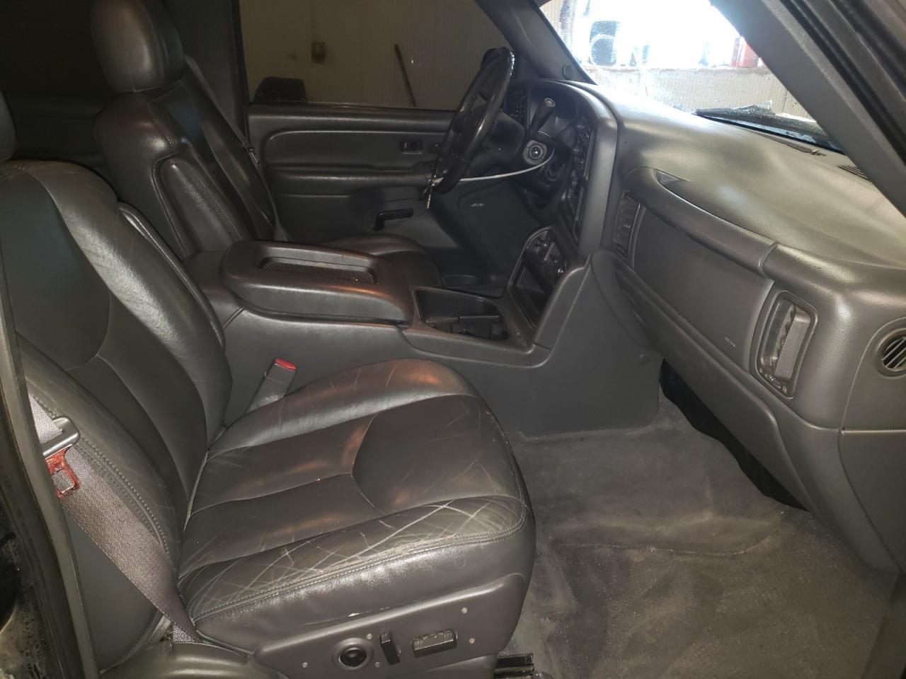 Photo 5 from auction – 2004 CHEVROLET AVALANCHE with VIN 3GNEK12T44G286229