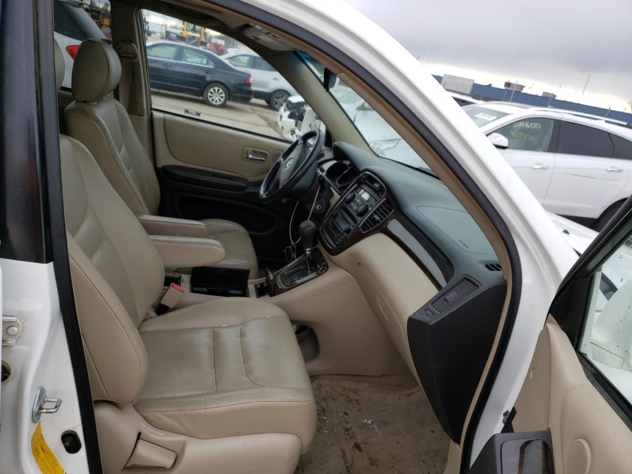 Photo 5 from auction – 2002 TOYOTA HIGHLANDER with VIN JTEHF21A520052677