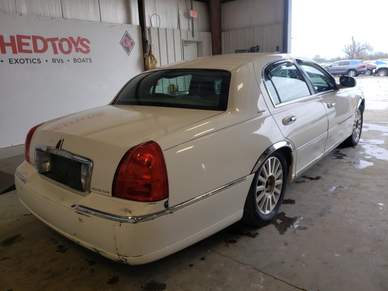 Photo 4 from auction – 2003 LINCOLN TOWN CAR E with VIN 1LNHM81W23Y705232