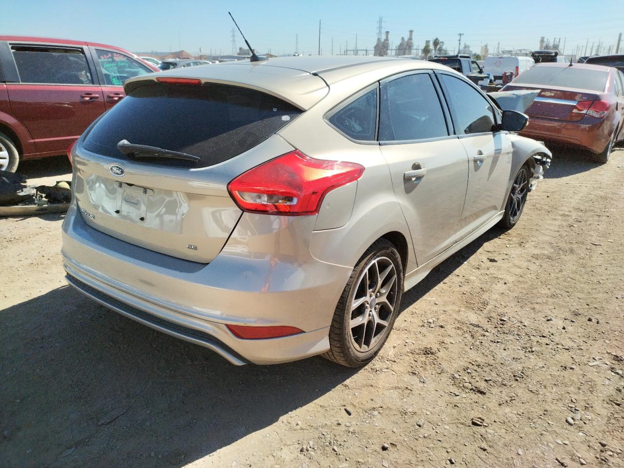 صورة رقم 4 من المزاد - 2015 FORD FOCUS SE مع VIN 1FADP3K25FL231826