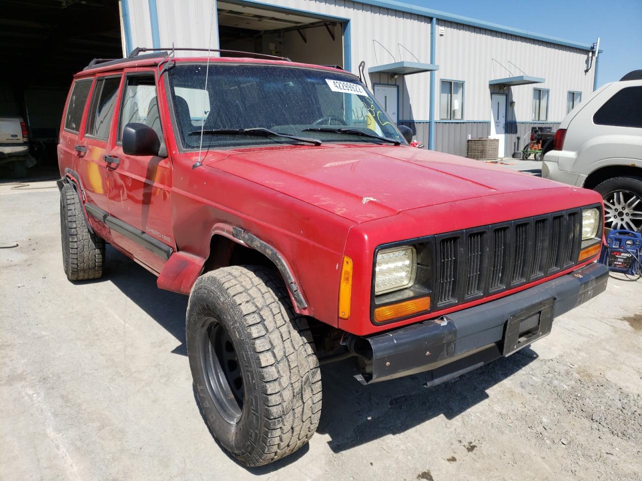 Photo 1 from auction – 1998 JEEP CHEROKEE S with VIN 1J4FJ68S5WL281973