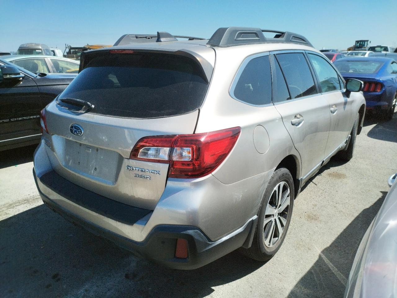 Photo 4 from auction – 2018 SUBARU OUTBACK 3. with VIN 4S4BSENC1J3201212