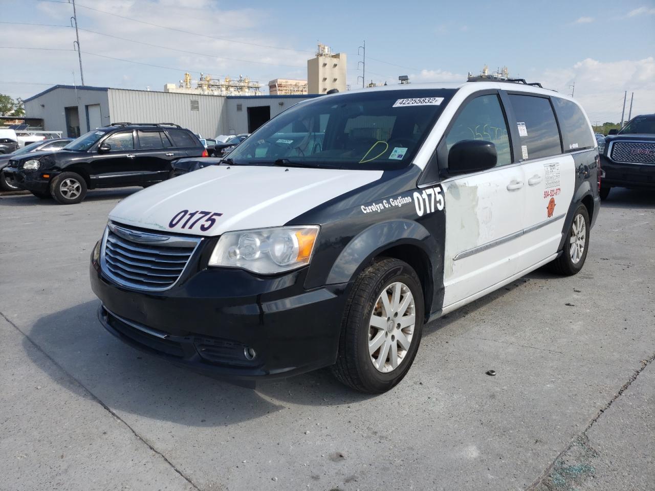 Photo 2 from auction – 2014 CHRYSLER TOWN & COU with VIN 2C4RC1BG9ER247447