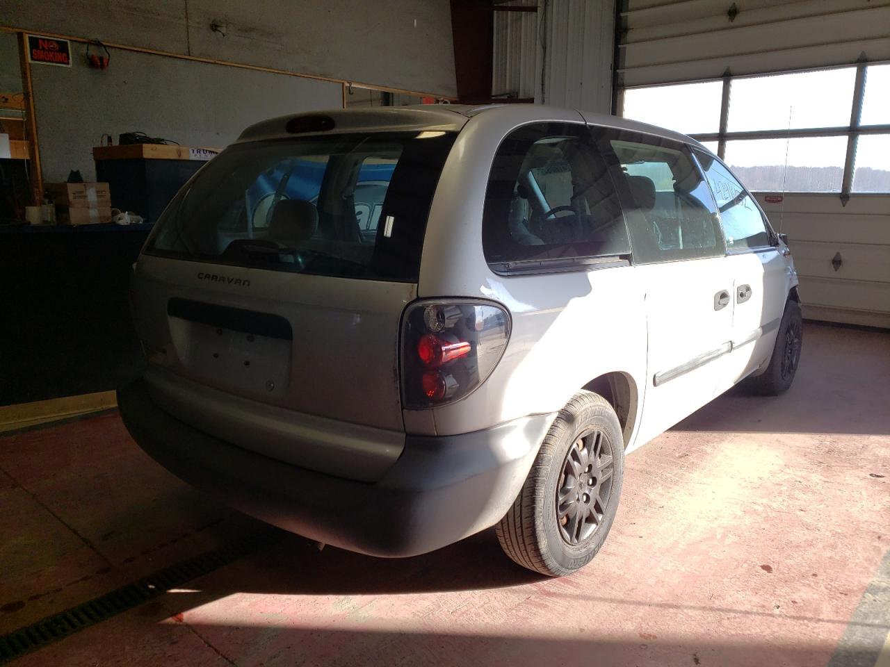 Photo 4 from auction – 2005 DODGE CARAVAN SE with VIN 1D4GP25B55B429830