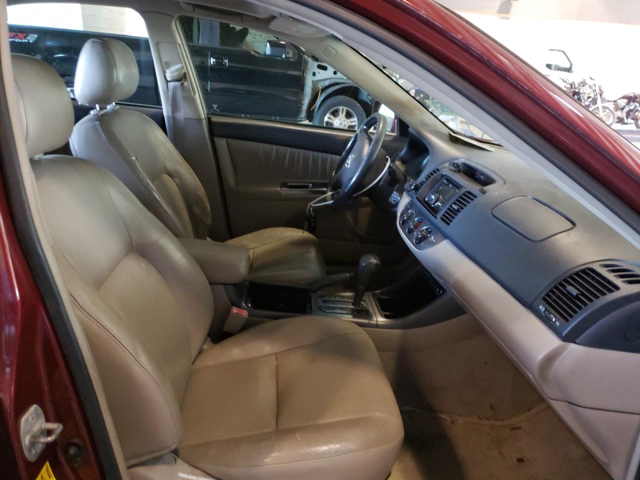 Photo 5 from auction – 2002 TOYOTA CAMRY LE with VIN 4T1BF30K52U004353