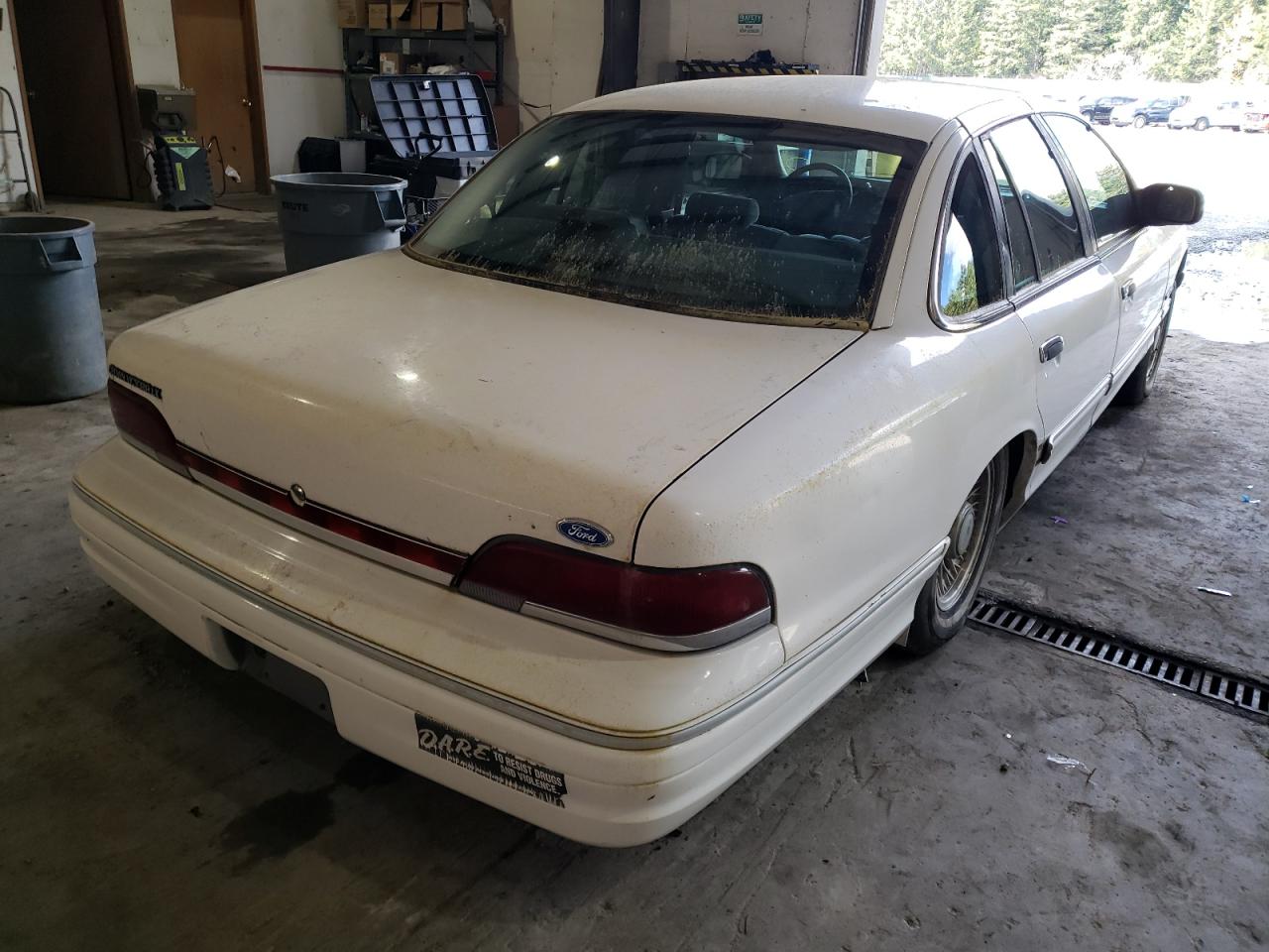 Photo 4 from auction – 1994 FORD CROWN VICT with VIN 2FALP74W9RX209600