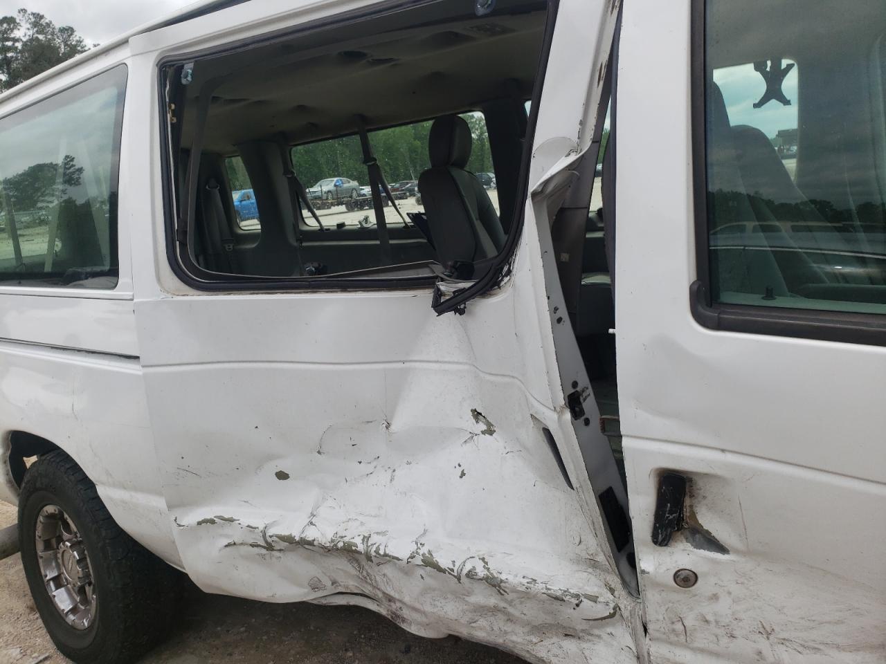 Photo 9 from auction – 2002 FORD ECONOLINE with VIN 1FBSS31L82HA64941