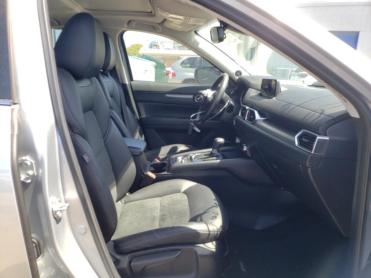 Photo 5 from auction – 2018 MAZDA CX-5 TOURI with VIN JM3KFACM5J1466277