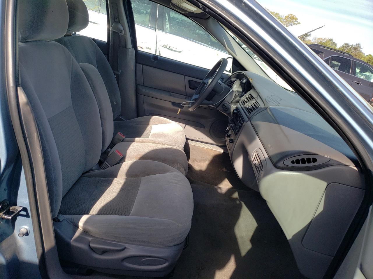 Photo 5 from auction – 2005 FORD TAURUS SE with VIN 1FAFP53U65A211048